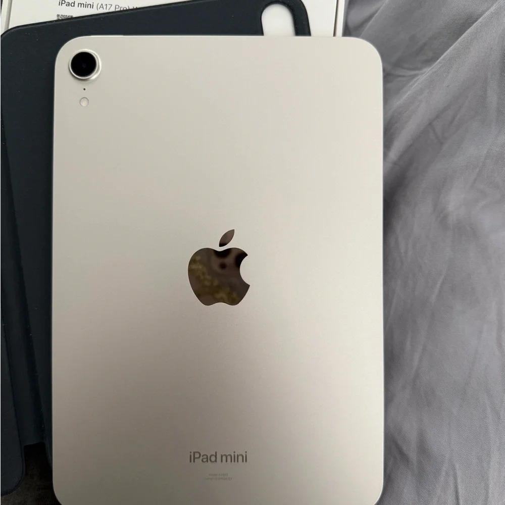 Apple iPad Mini - Pink and Orange Display